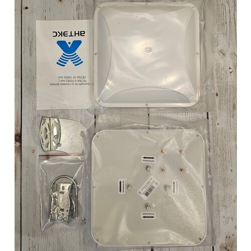 Антенна Антэкс PETRA-9F MIMO 4x4 - панельная