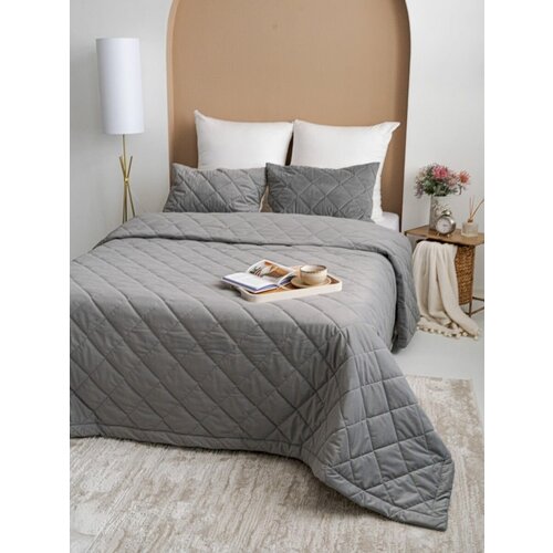 Покрывало на кровать 240х260 и наволочками