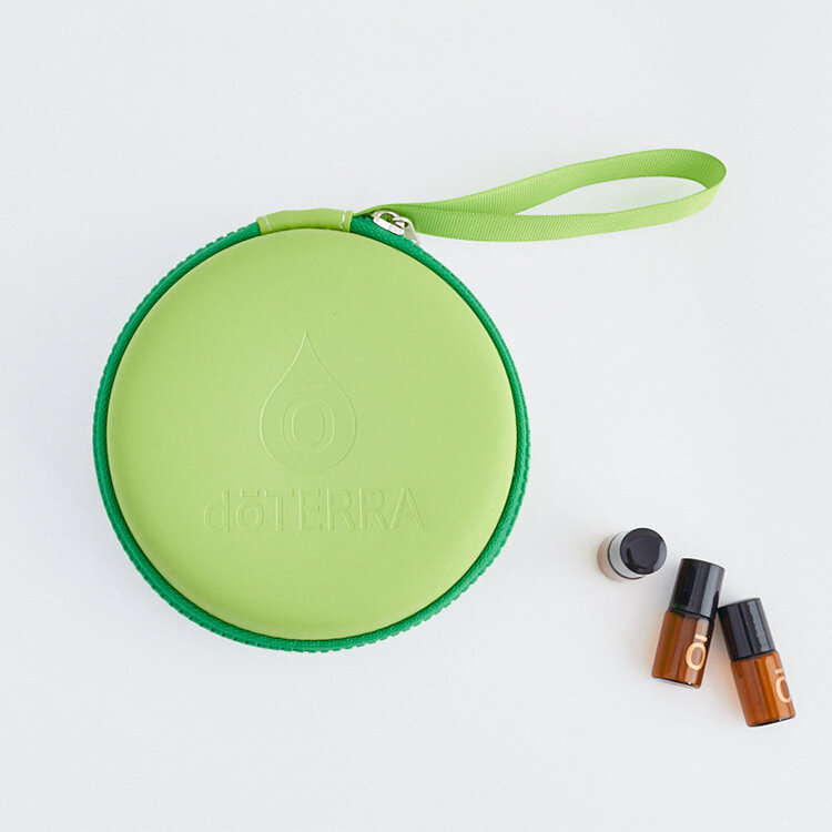 Кейс для эфирных масел круглый, с логотипом doTERRA, на 19 ячеек для пробников 1-3мл. Зеленый с зеленой молнией — фото 1