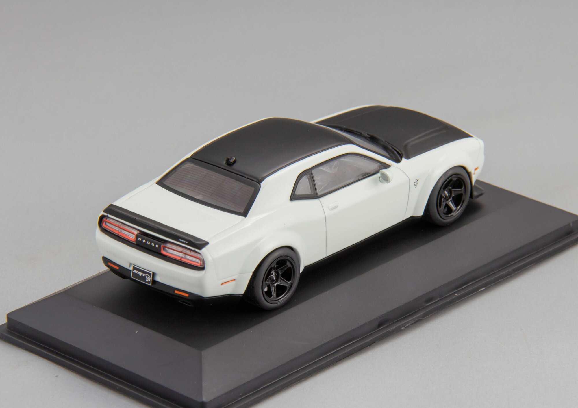 Коллекционная масштабная модель 1:43 Dodge Challenger Demon - 2018 от Solido — фото 1