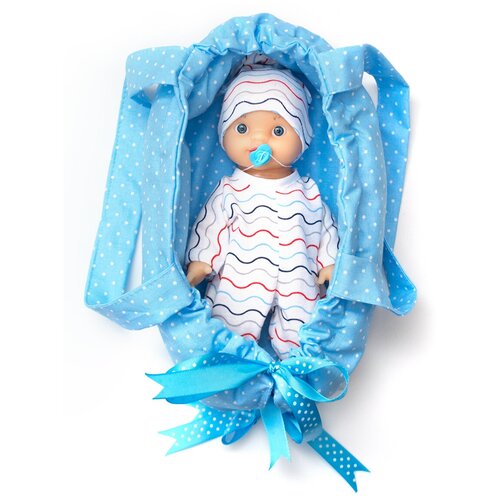 Пупс Пластмастер Гриша в переноске, 22 см, 10357 голубой куклы и одежда для кукол пластмастер пупс эля 22 см в переноске