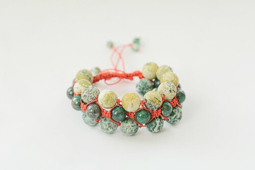 Плетеный браслет, жадеит, нефрит, размер M, диаметр 5 см, зеленый, красный