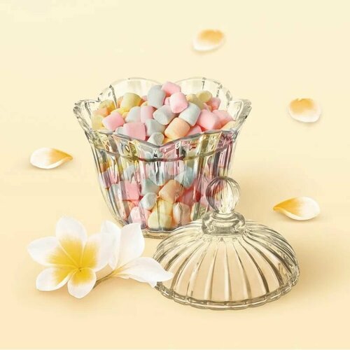 Конфетница стеклянная с крышкой 860 мл 15,5х17,5 см.