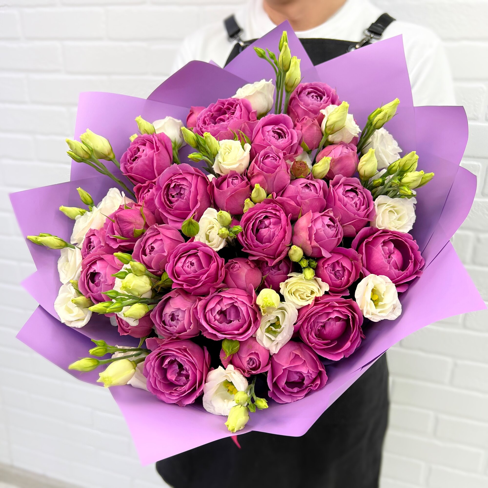 Букет пионовидные розы с эустомой от Flowerstorg N1039