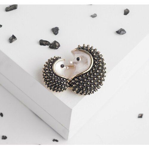 Брошь Ювелирная шкатулка, стразы, эмаль, золотой, белый