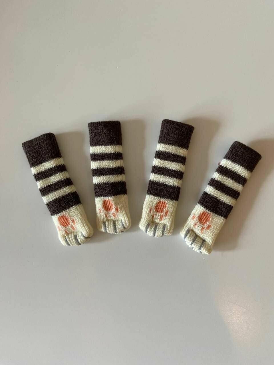 Изображение Защитные накладки на ножки стульев и столов Кошачьи лапки, текстиль, коричневые, 16 шт