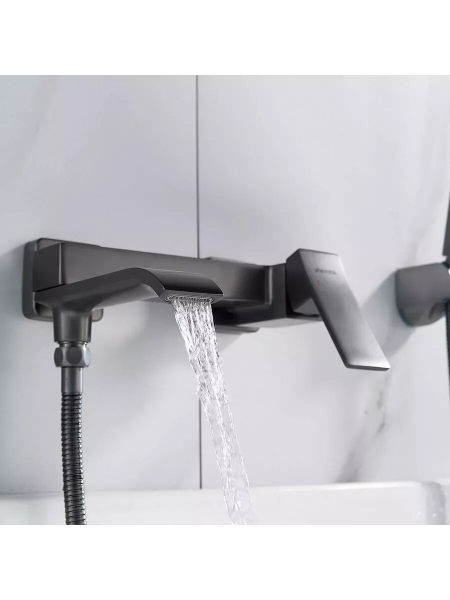 Cмеситель S4002T для ванны с душем графит