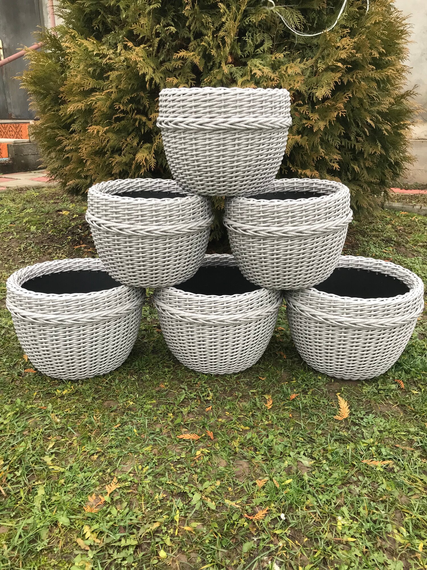 Кашпо из ротанга 12 л. Цвет берёза белая, размеры 36*36*28. С дренажными отверстиями.