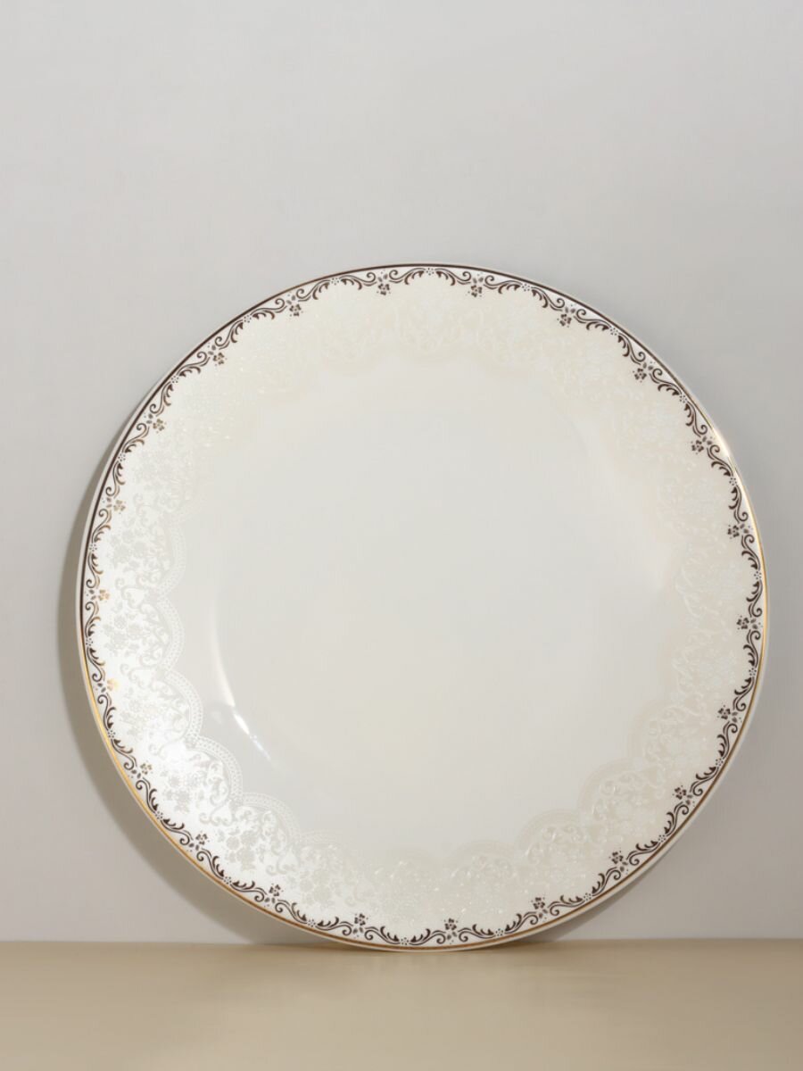 Тарелка десертная белая плоская