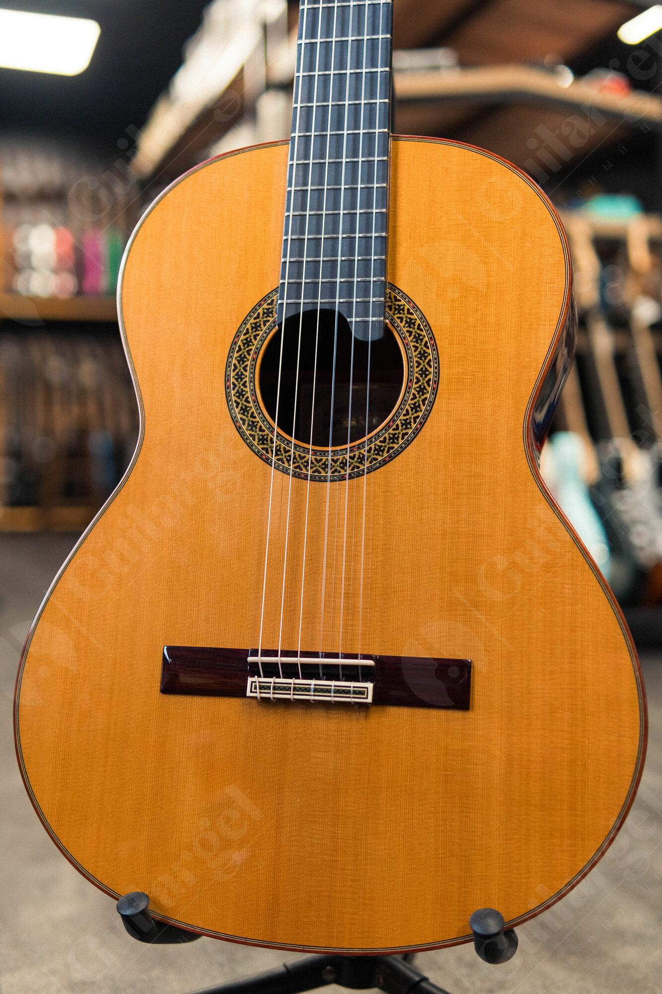 Классическая гитара Alhambra Premier Pro Madagascar 7.631 с кейсом — фото 1