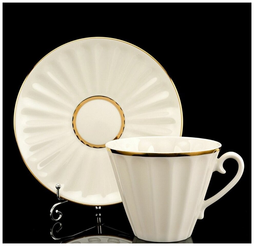 Комплект чайный: чашка 250 мл, блюдце 14.6 см и десертная тарелка 18 см. Императорский фарфоровый завод ИФЗ. Форма "Лучистая", рисунок "Белоснежка". Фарфор.