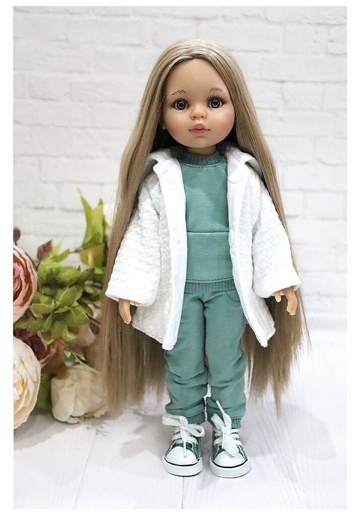 Комплект одежды и обуви для кукол Paola Reina 32 см (пальто, костюм и кеды), белый со светло-зеленым