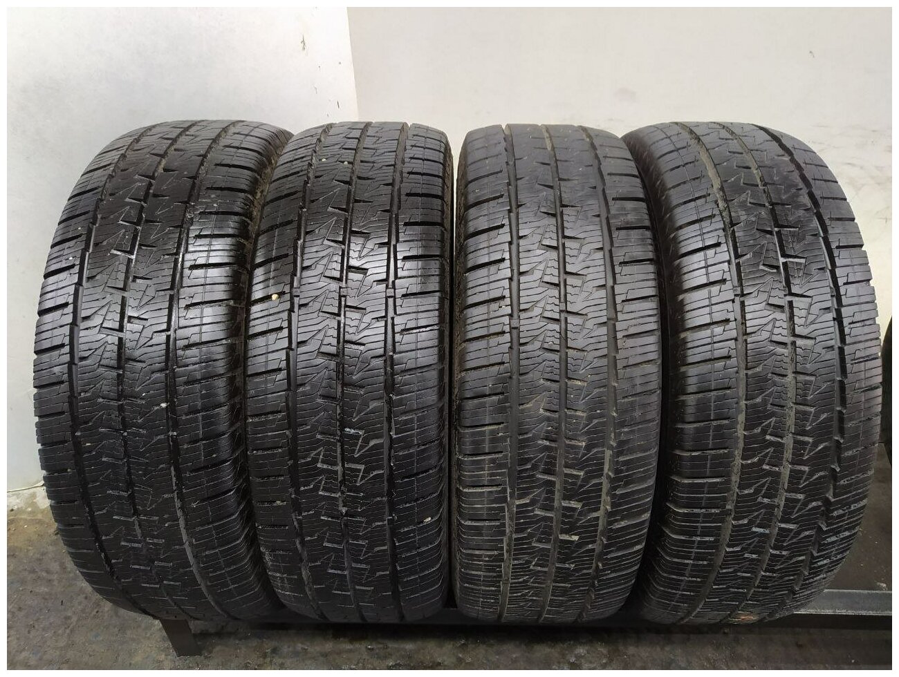 Continental VanContact 4 Seasons 225/65 R16 БУ Шины Зимние