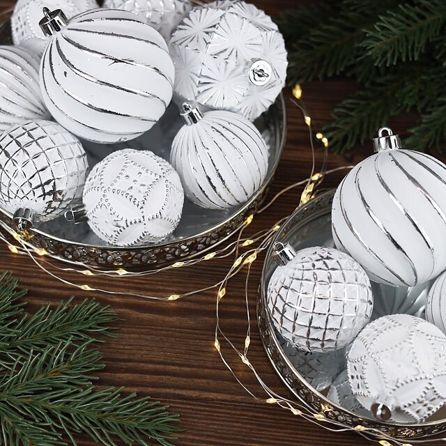 Winter Deco Набор пластиковых шаров Divine 6-8 см, 24 шт, белый с серебряным 220033