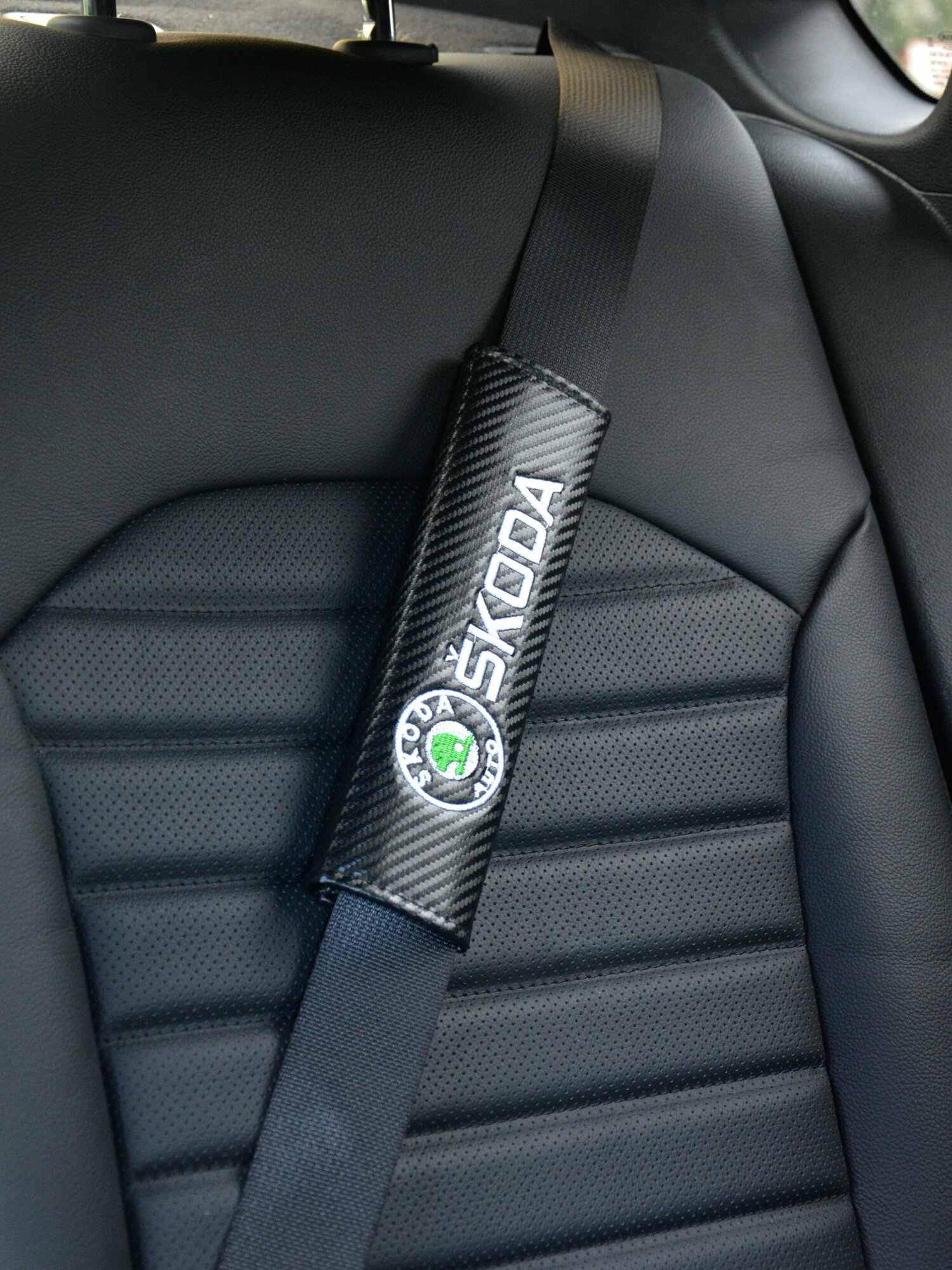 Чехол на ремень безопасности автомобиля (2шт) мягкая подкладка на ремень сумки накидка на плечо насадка накладка для авто логотип "Skoda"