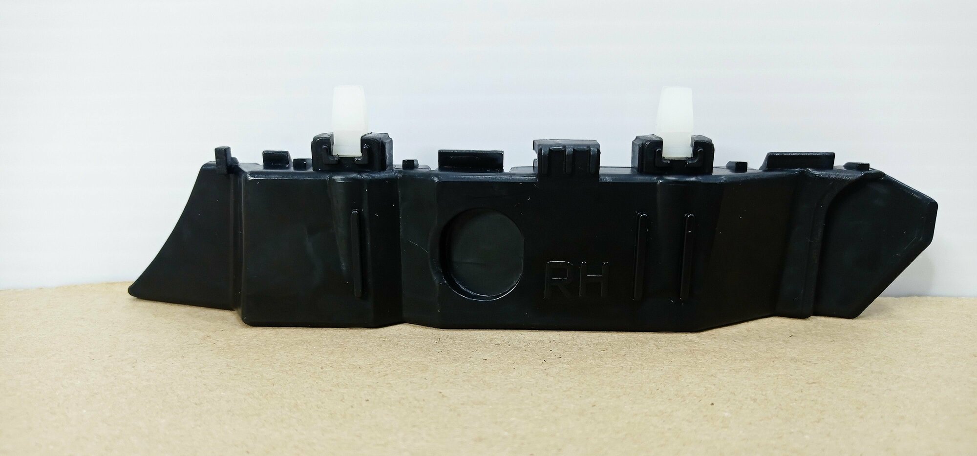 фото Кронштейн крепления бампера правое Киа Рио 3 KIA RIO (2011-2017)