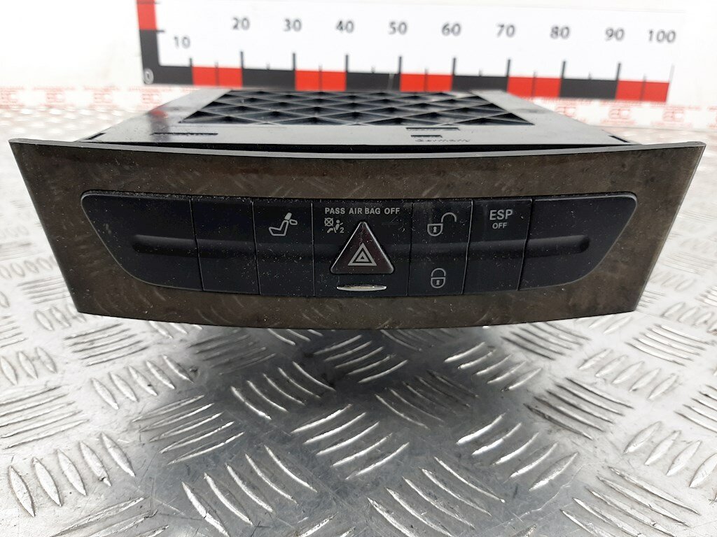 Чейнджер компакт дисков Mercedes CLS-Class (W219) A2118705390 арт. 608810