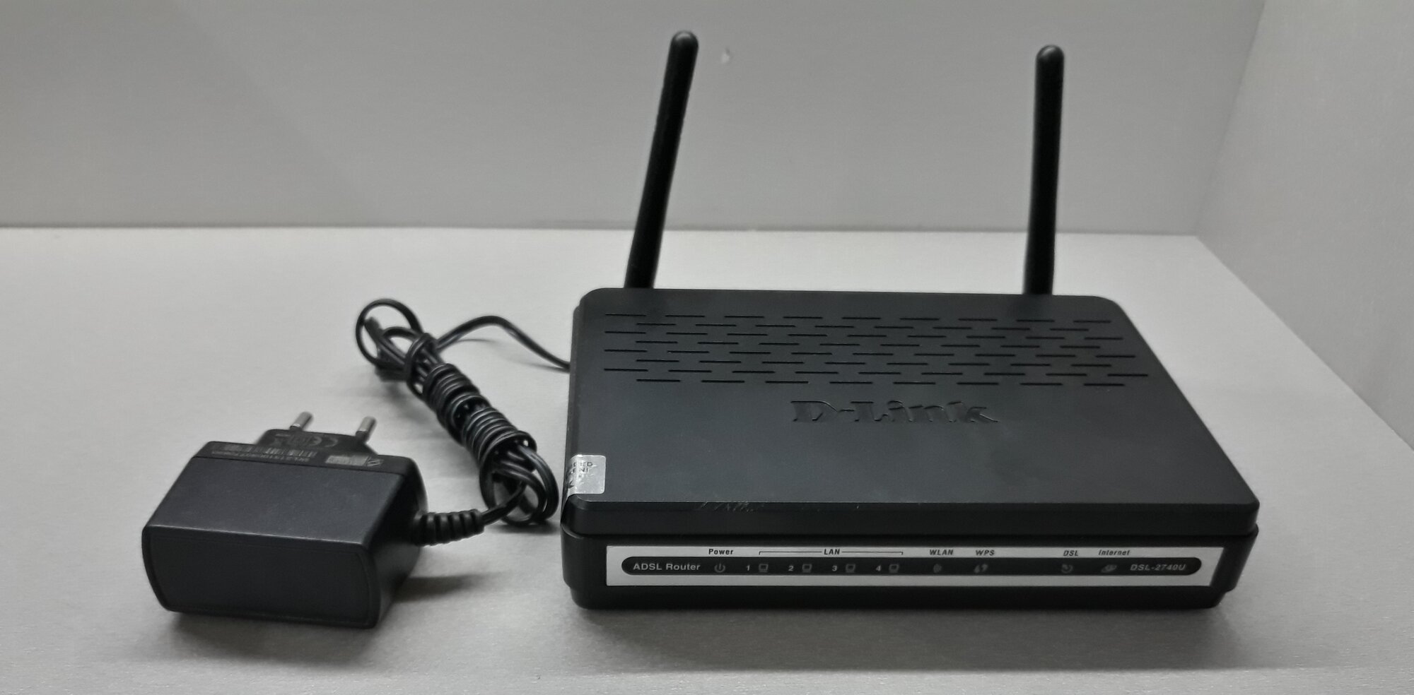 ADSL Wi-Fi Роутер D-Link DSL-2740U