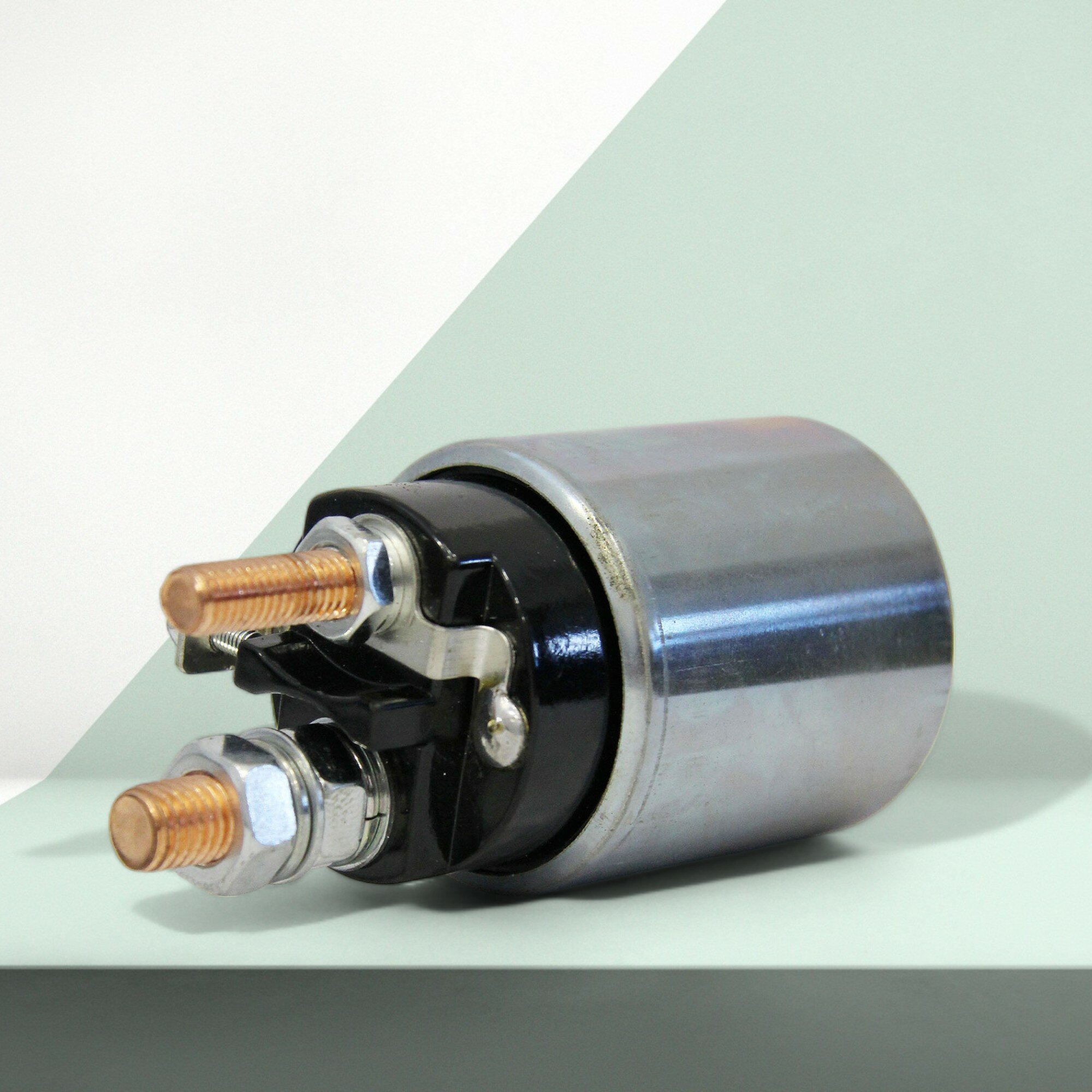 фото Реле притяжения 11030035 (втягивающее реле) для стартера 12В 4,2 кВт Slovak c поворотной маской