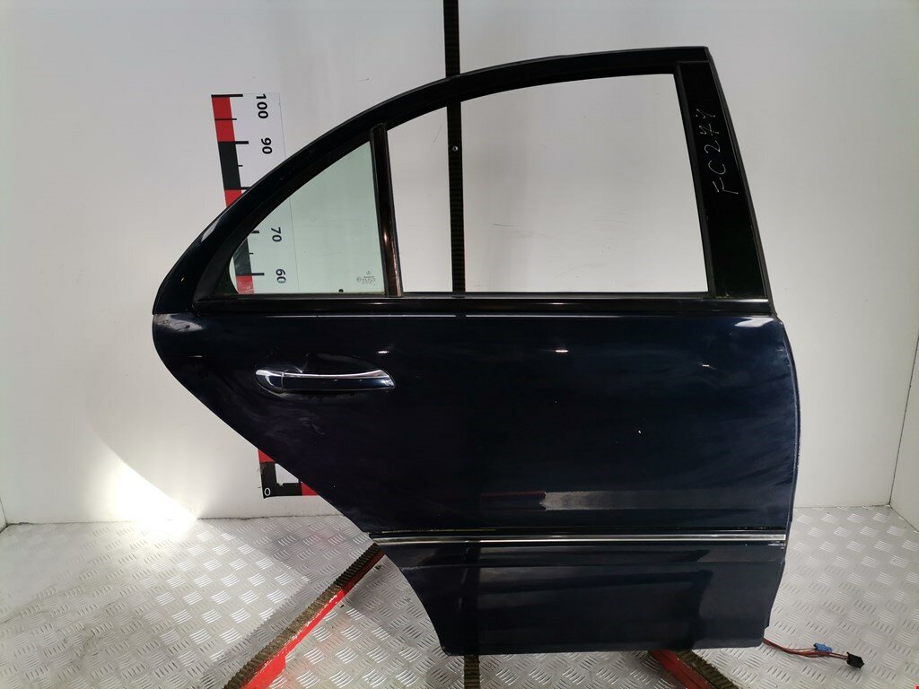 Дверь задняя правая Mercedes C-Class (W203) A2037300805 арт. 1446515