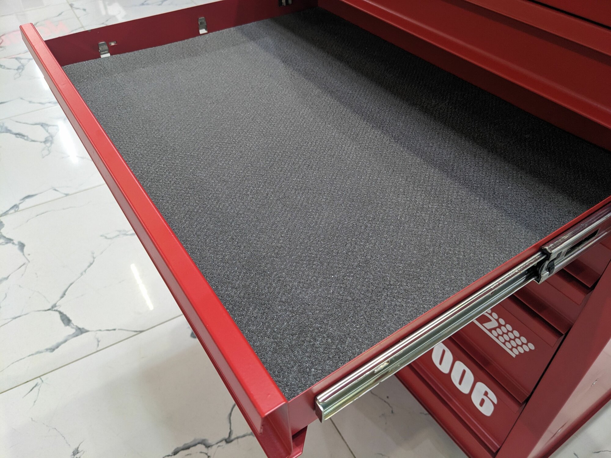 Коврик маслобензостойкий для ящика тележки инструментальной 416х568мм  Ferrum 02  А3 1