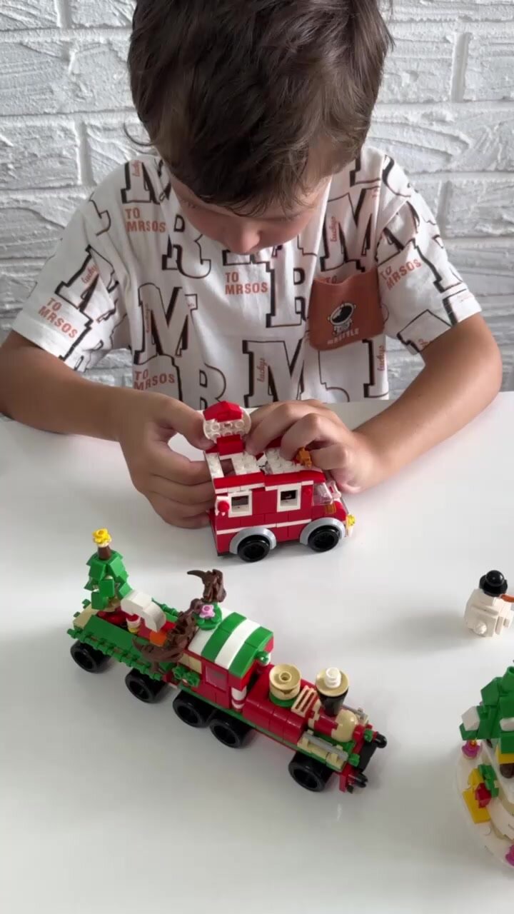 Новогодний конструктор 3d Домик для детей 6+ / Игрушка 3д конструктор из миниблоков новогодняя - 2 — фото 1