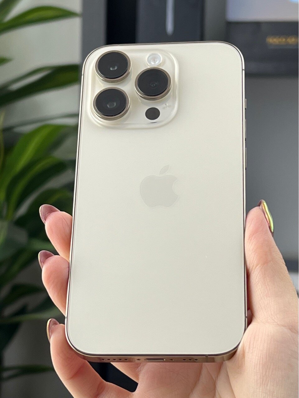 Смартфон Apple iPhone 14 Pro, 128 Гб, Золотой, Apple A16 Bionic, IP68, 5G