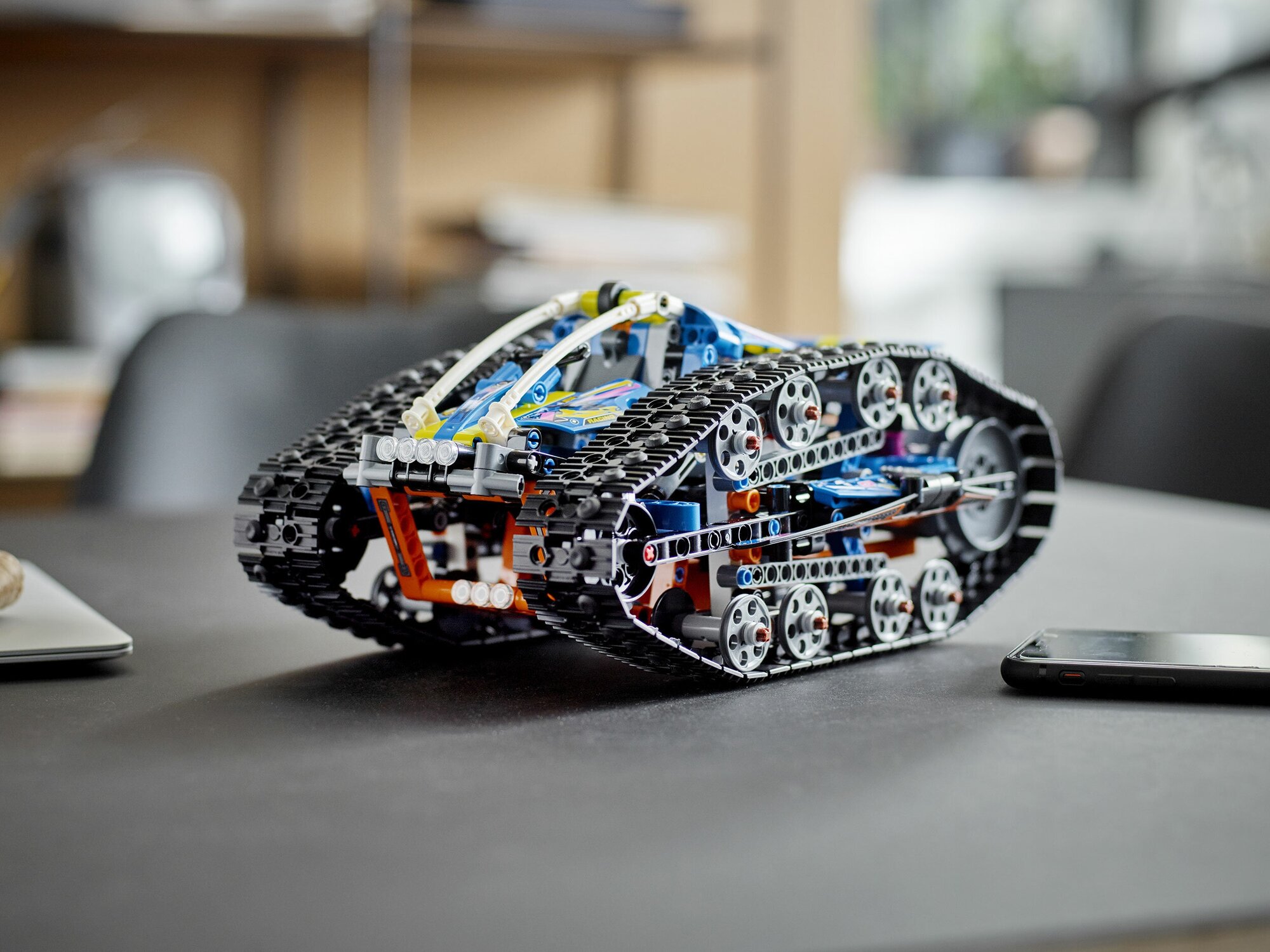 Конструктор LEGO Technic 42140 "Машина-трансформер на дистанционном управлении" - фото №20