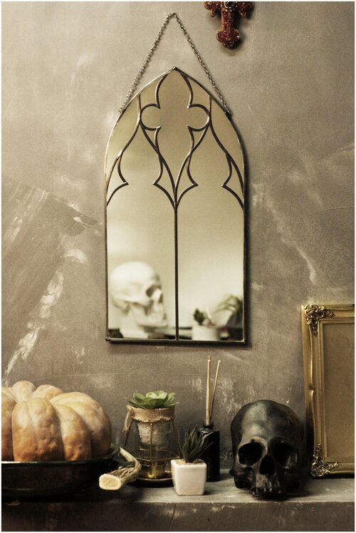 Зеркало на цепи Готика, настенное в готическом стиле.