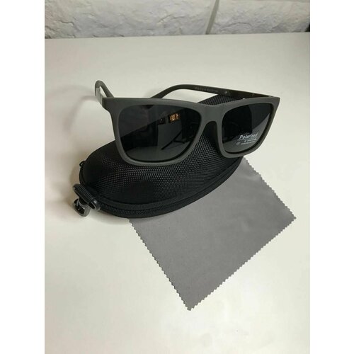 Очки солнцезащитные, серая оправа с черными антибликовыми и поляризационными линзами Вайфареры/Клабмастер