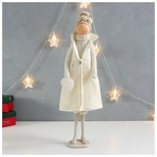 Кукла интерьерная Девушка в белом пальто с сердечком 17х10х50 см