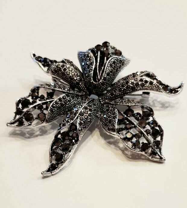 Брошь женская цветок черные кристаллы