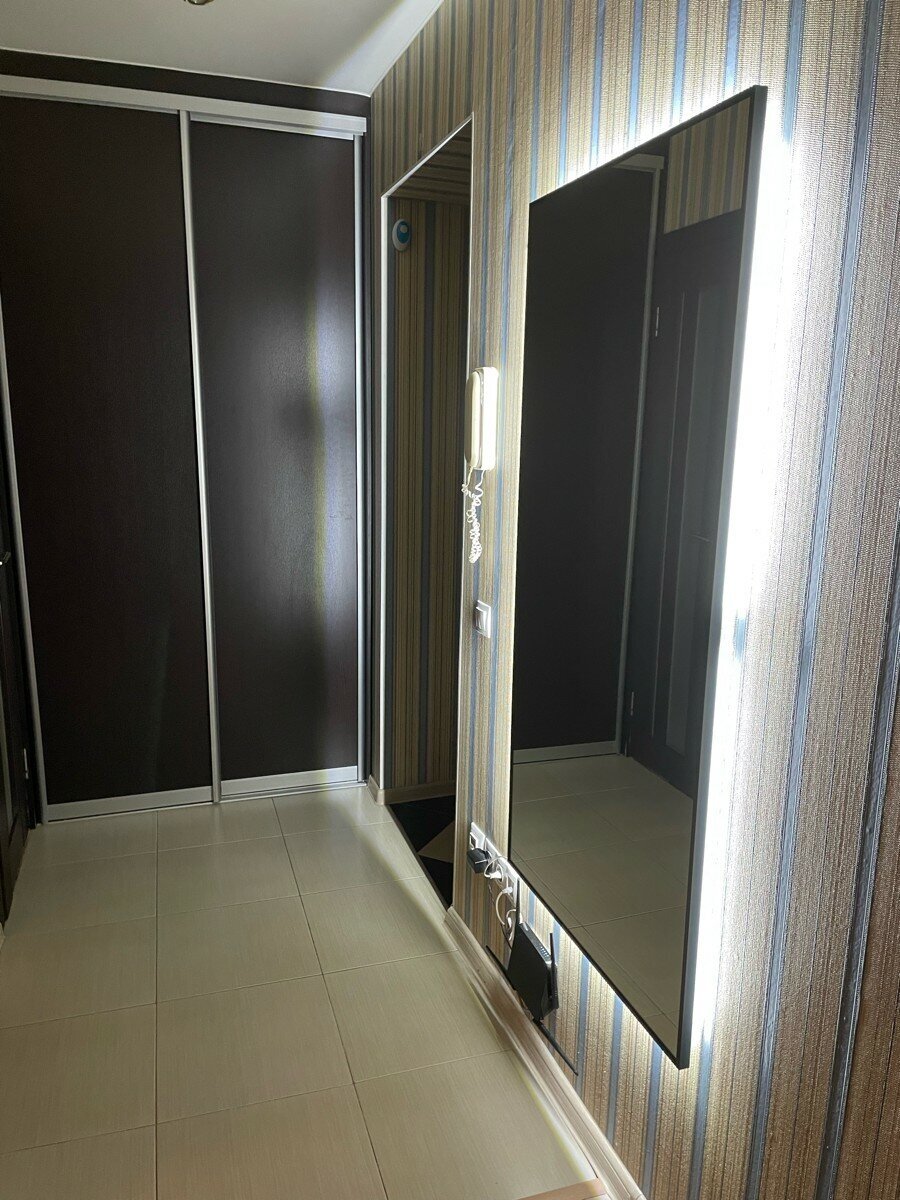 Зеркало с подсветкой 140х70 см настенное в раме интерьерное в прихожую / гостинную GLASSBERRY. Цвет рамы - Черный. - фотография № 6