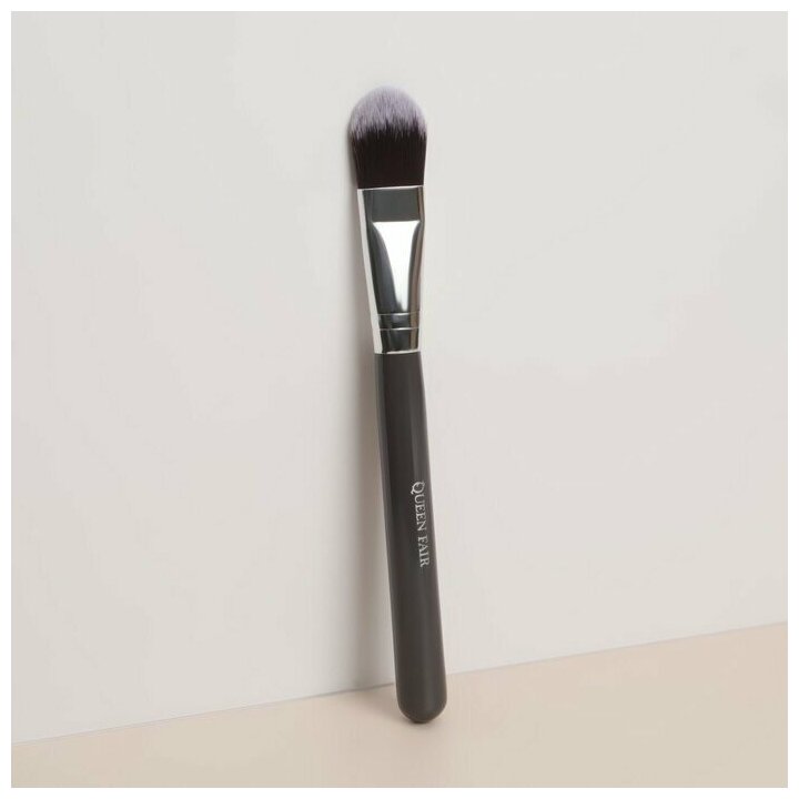 Кисть для макияжа «Brush GRAPHITE», 17 см, цвет тёмно-серый/серебристый