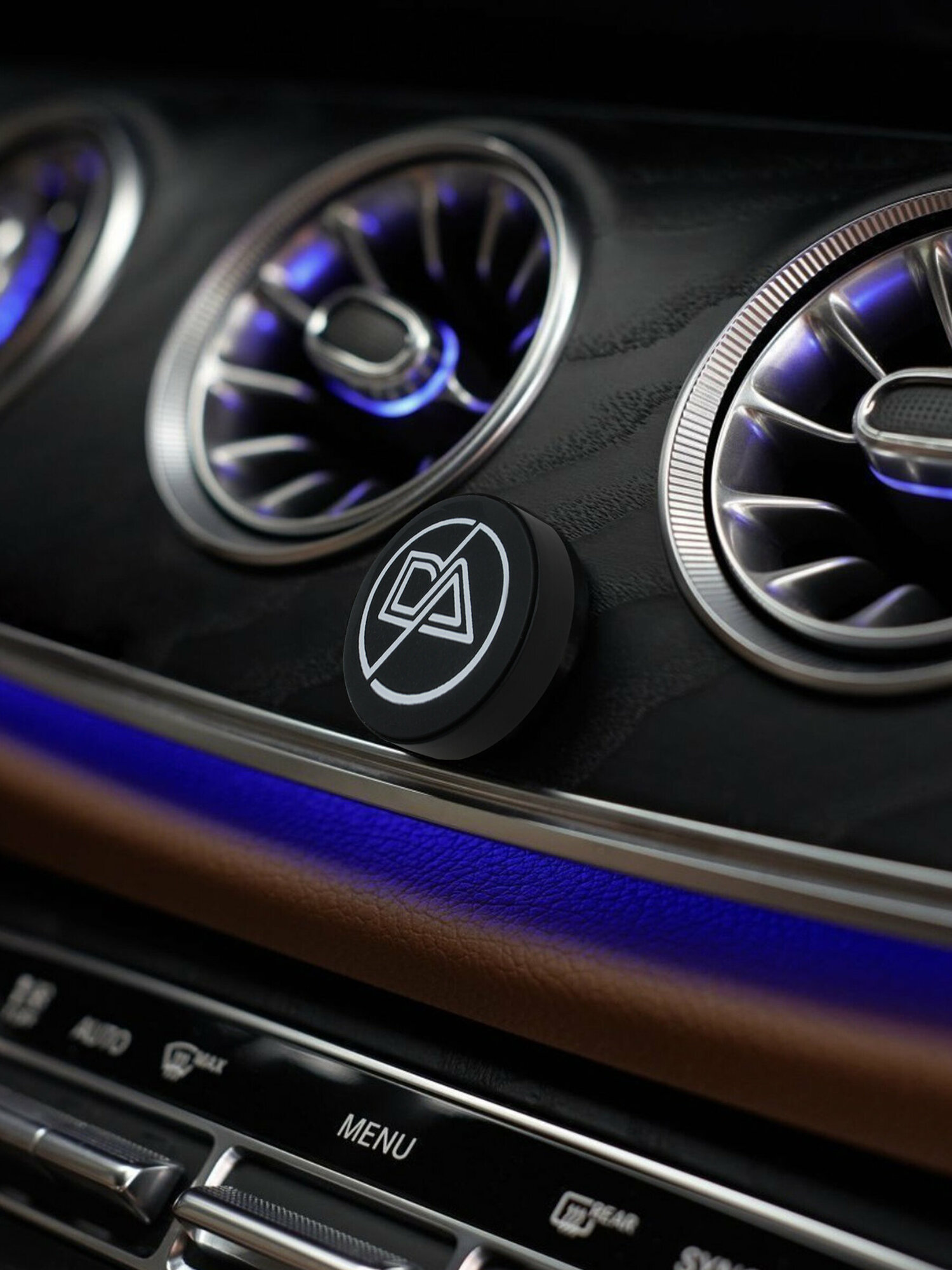 Магнитный держатель для телефона в авто — фото 1