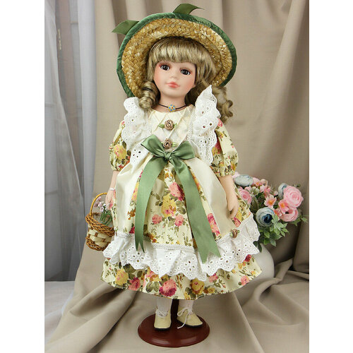 фото Кукла holly dolls "таня", фарфор, текстиль, 40см, коллекционная, на подставке