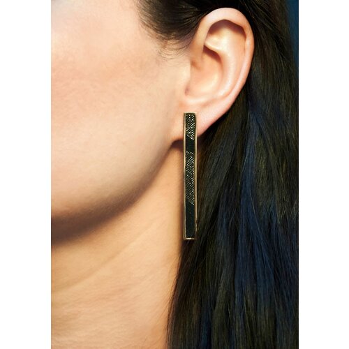 Серьги пусеты бижутерный сплав, серебрение, кожа, золотой, черный