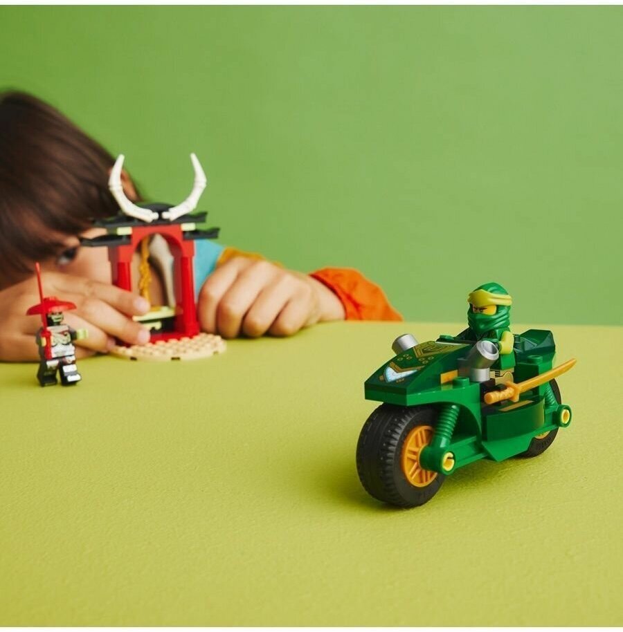Конструктор LEGO Уличный байк Ллойда, 64 детали - фото №12