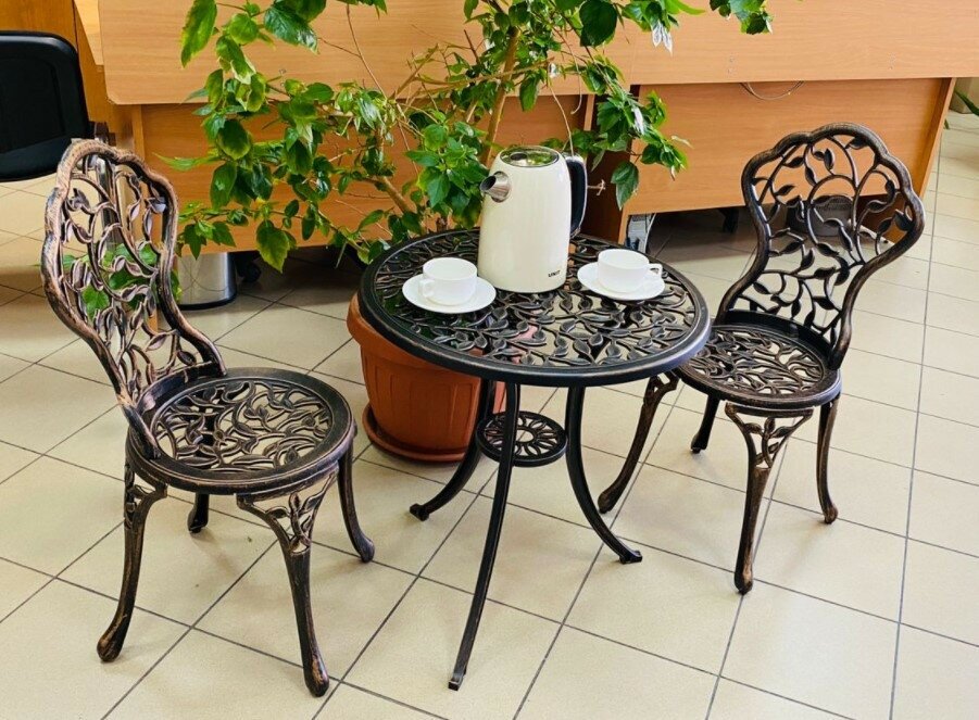Стол кофейный со стульями для сада из литого алюминия Листья