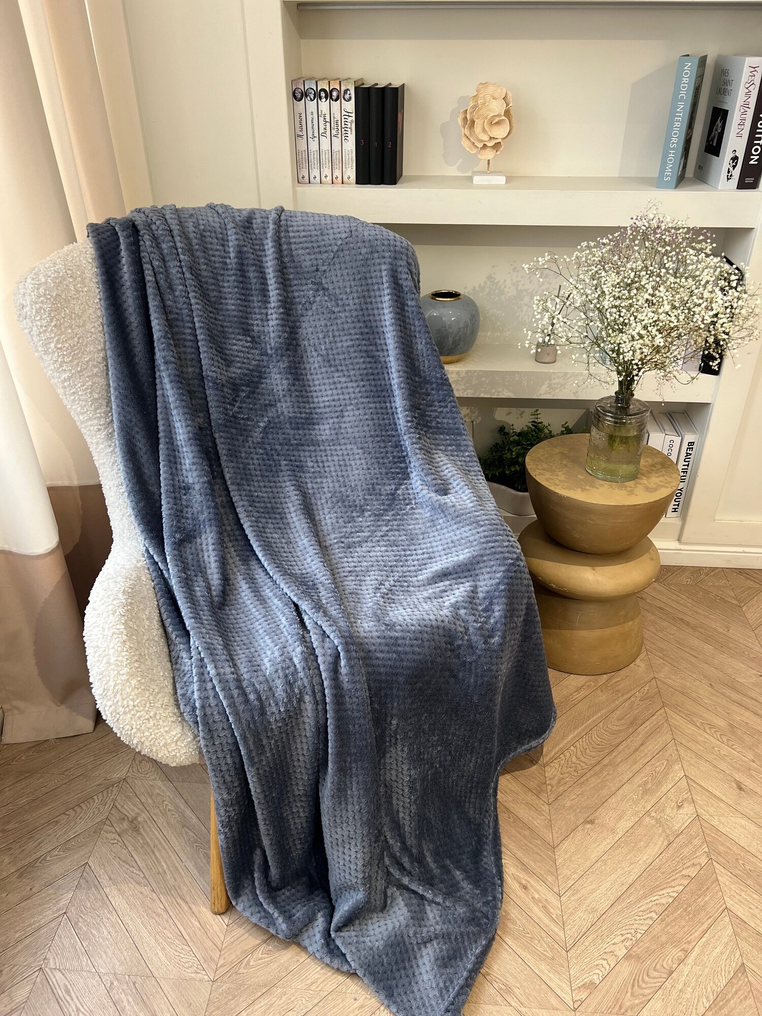 Гладкий плед евро голубой 200х220 см, покрывало велсофт для кровати/ дивана /кресла. - фотография № 1