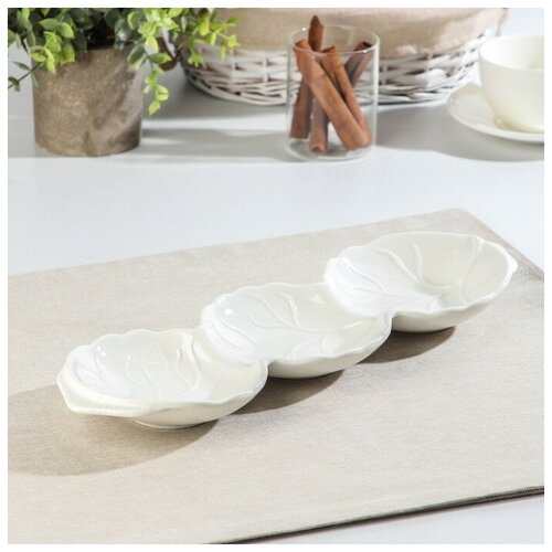 Менажница керамическая 3 ячейки Лист 40124 см цвет белый 1107₽