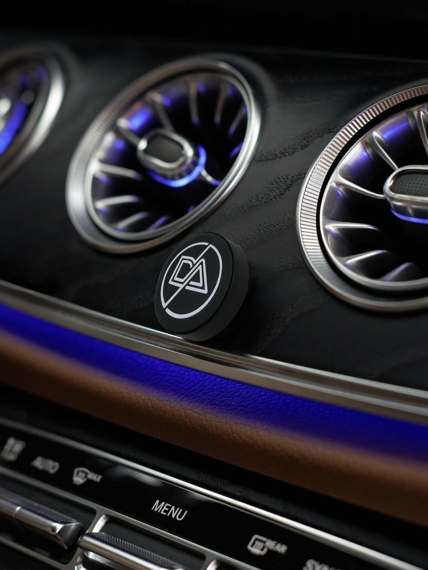 Магнитный держатель для телефона в авто — фото 1