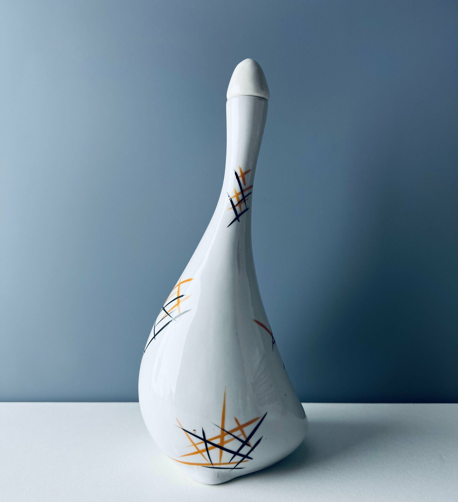 фото Графин винтажный "Гусь". Советский минимализм. Фарфор, ручная роспись артель "Прогресс" СССР 1950-е.