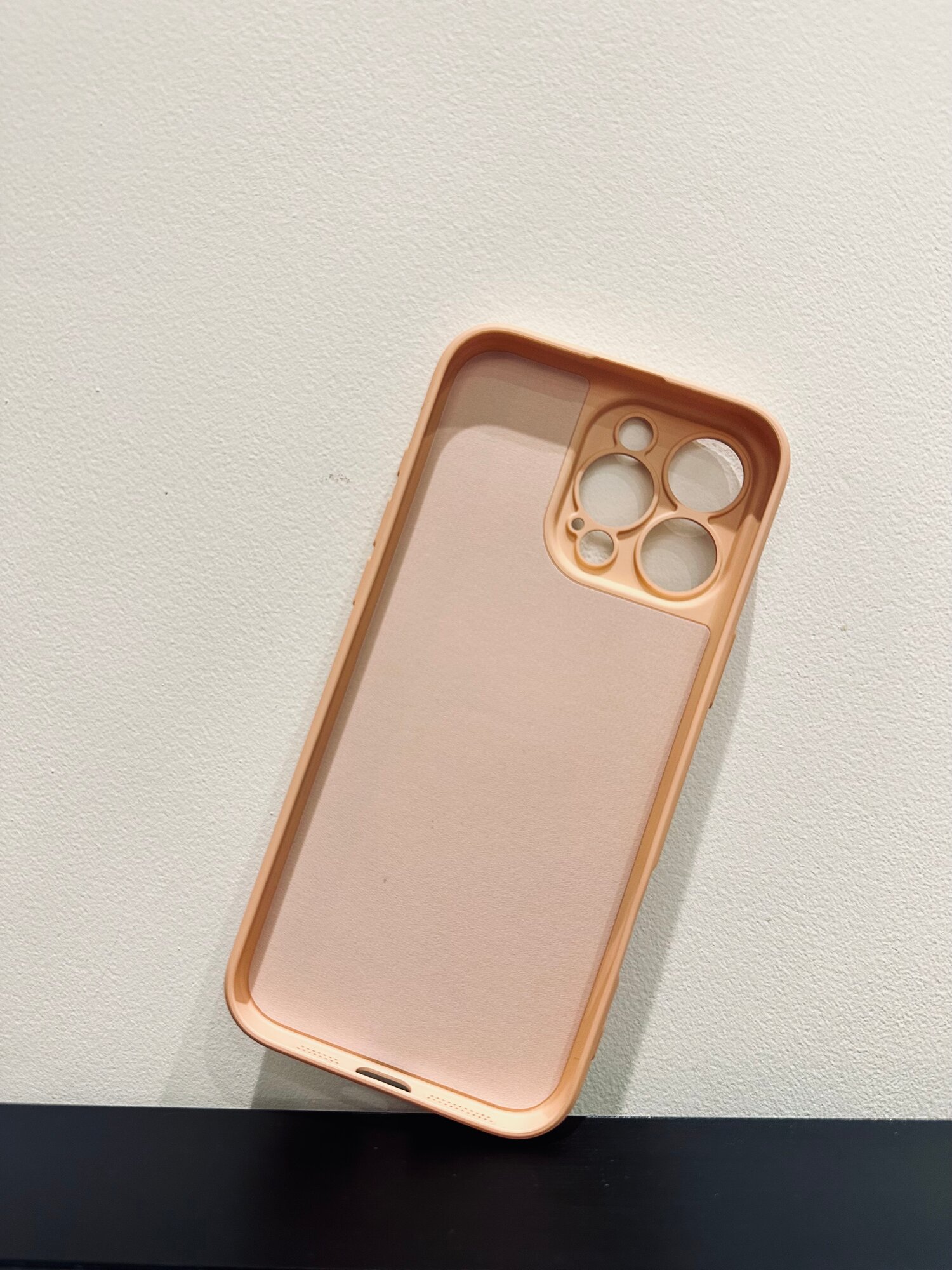 Чехол на Айфон 16 Про Макс (iPhone 16 Pro Max), матовый, софт-тач, песочно-розовый — фото 1