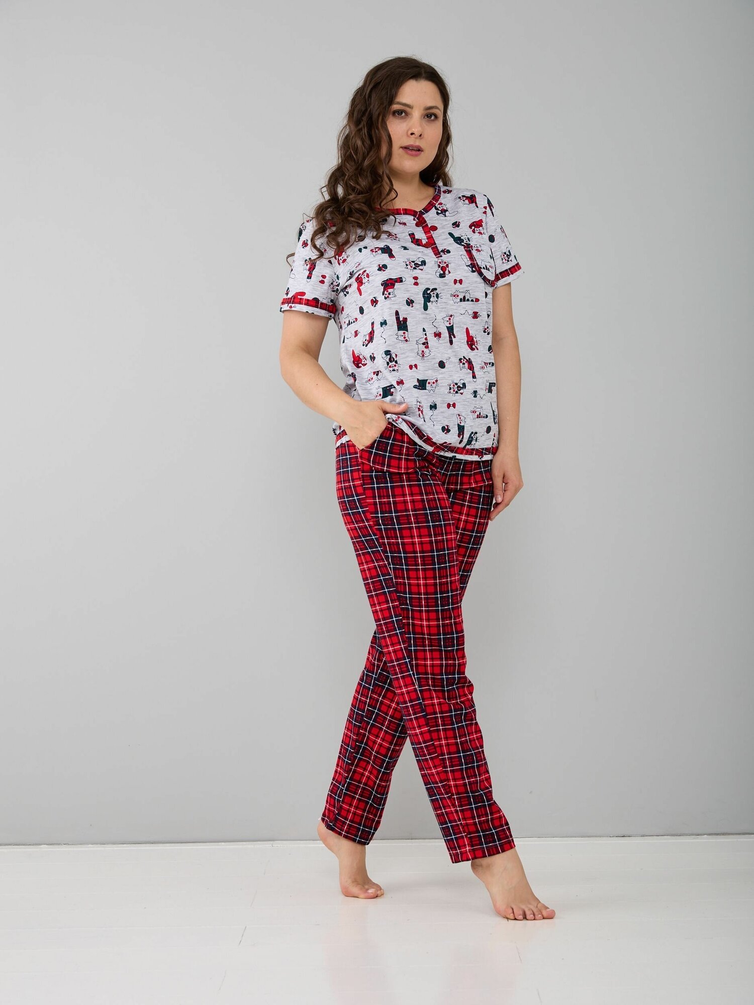 Женская домашняя пижама Алтекс с футболкой и штанами в клеточку красная, размер 52 - фотография № 4