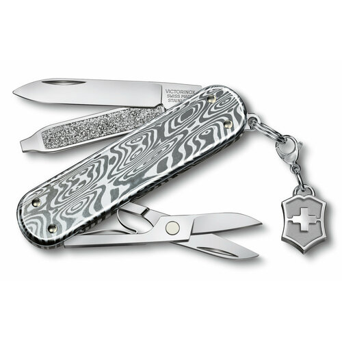 Нож перочинный Victorinox Classic Brilliant Damast 0.6221.34 58мм 5функц. серебристый подар. коробка нож перочинный victorinox classic flamingo party 0 6221 251g 58мм 7 функций картонная коробка