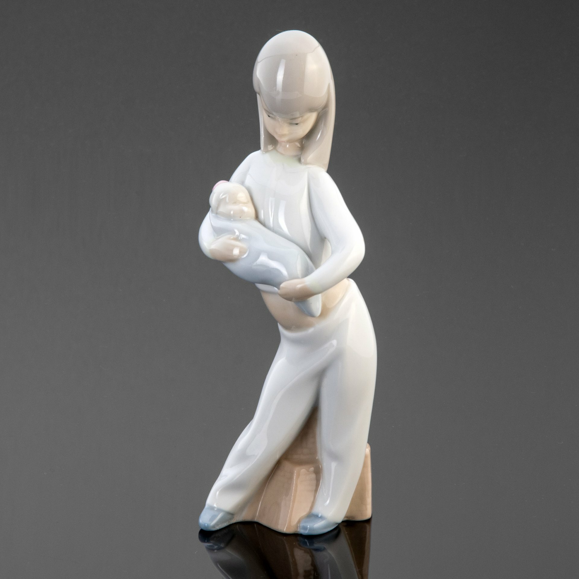 Статуэтка "Мама" ("Материнство"), фарфор, роспись, NAO Porcelain, Испания, 1990-2010 гг.