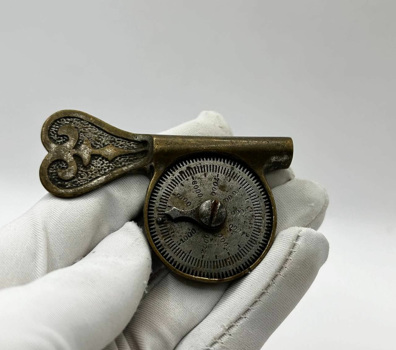 фото Старинны механический счётчик оборотов, латунный! Редкость!