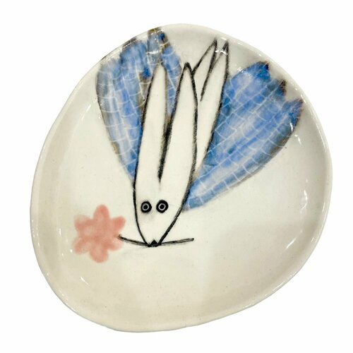 Блюдце ручной работы Заяц с розовым цветочком керамика 14 см 2451₽