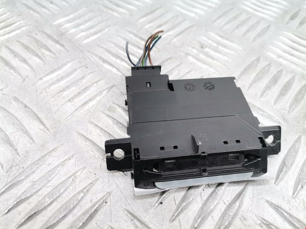 Кнопка бортового компьютера Volkswagen Phaeton 3D0919815L арт. 2103863
